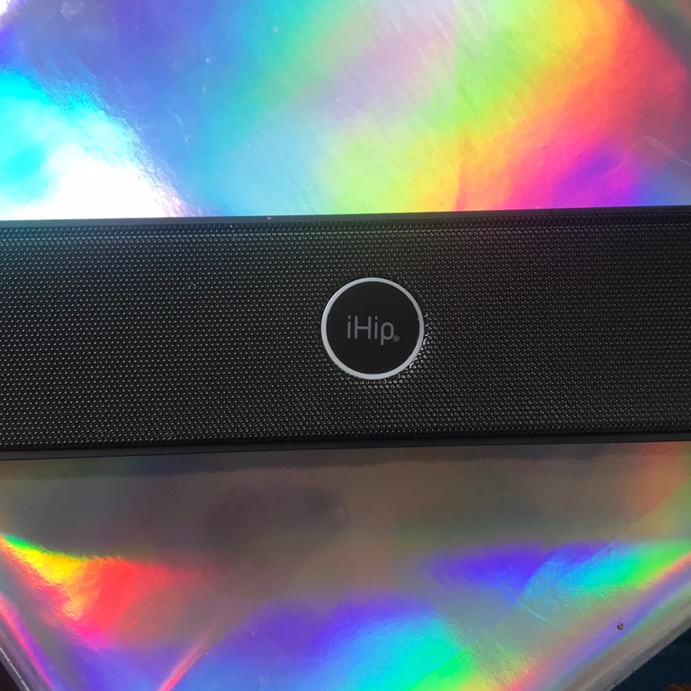 iHip Bluetooth/Aux speaker